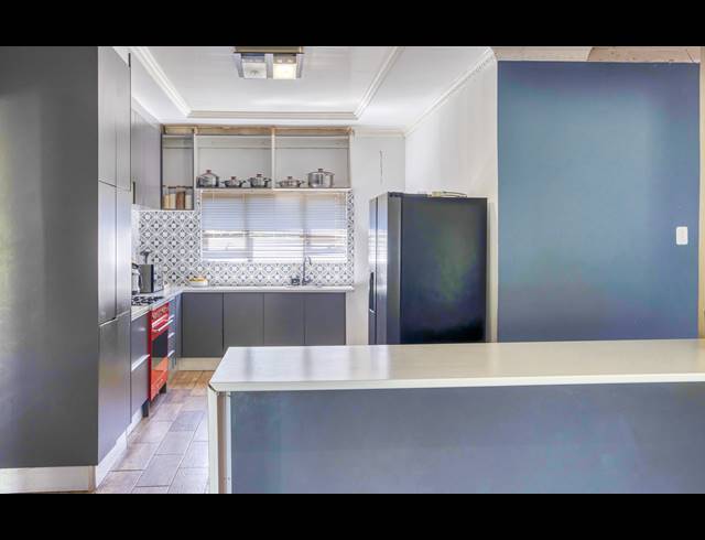 6 BEDROOM HOUSE FOR SALE IN BEACON BAY